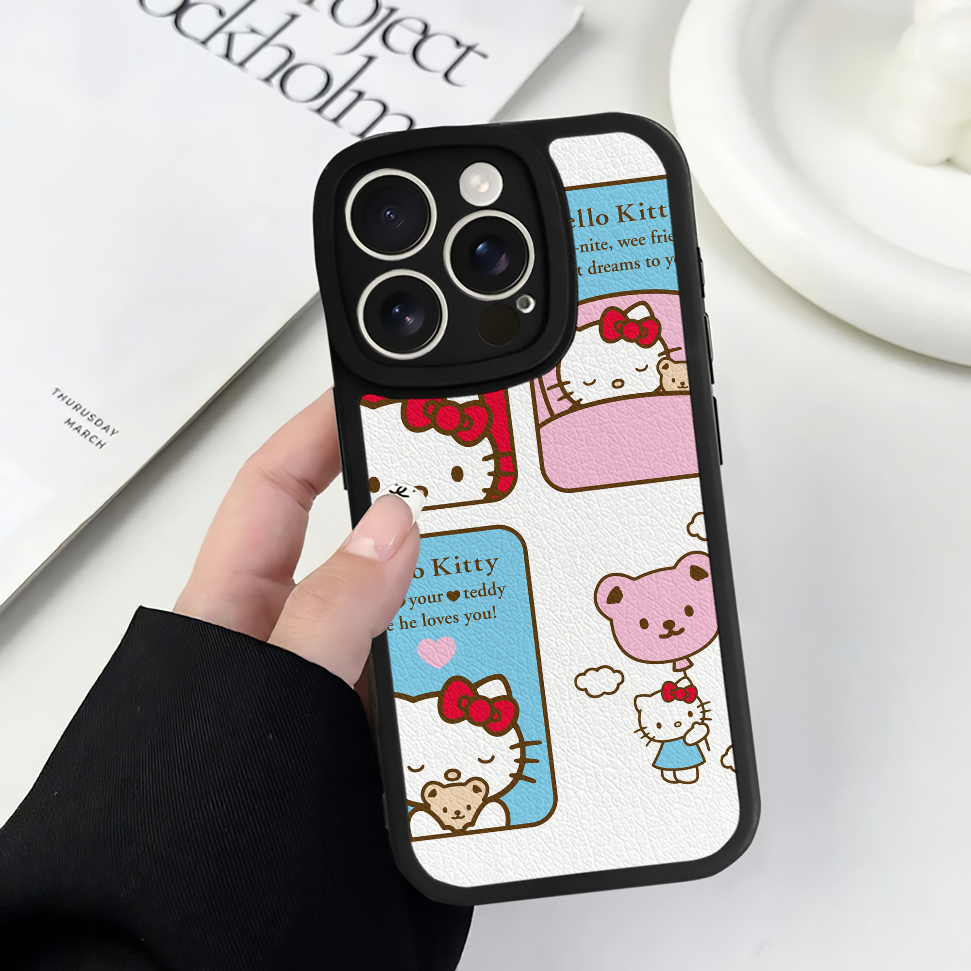 （画像用） Hello Kitty ハローキティ 【iPhone 16シリーズ対応】シリコンスマホケース（レザー調） 材質：シリコン